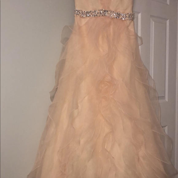 Beautiful prom or special occasion dress - Picture 2 of 4